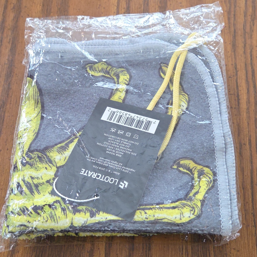 Loot Crate Exclusive Alien Facehugger Washcloth - Picture 4 of 4